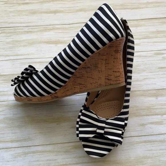Cute Wedge Striped Sandals - Picture 1 of 5